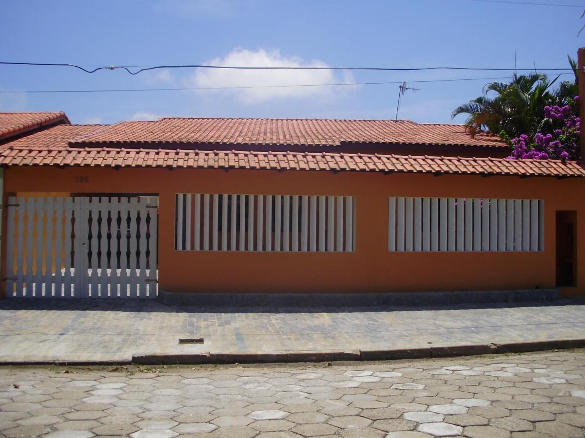 Casa 200m Da 3 Dorm. P/ 12 Pessoas Holiday home Peruibe
