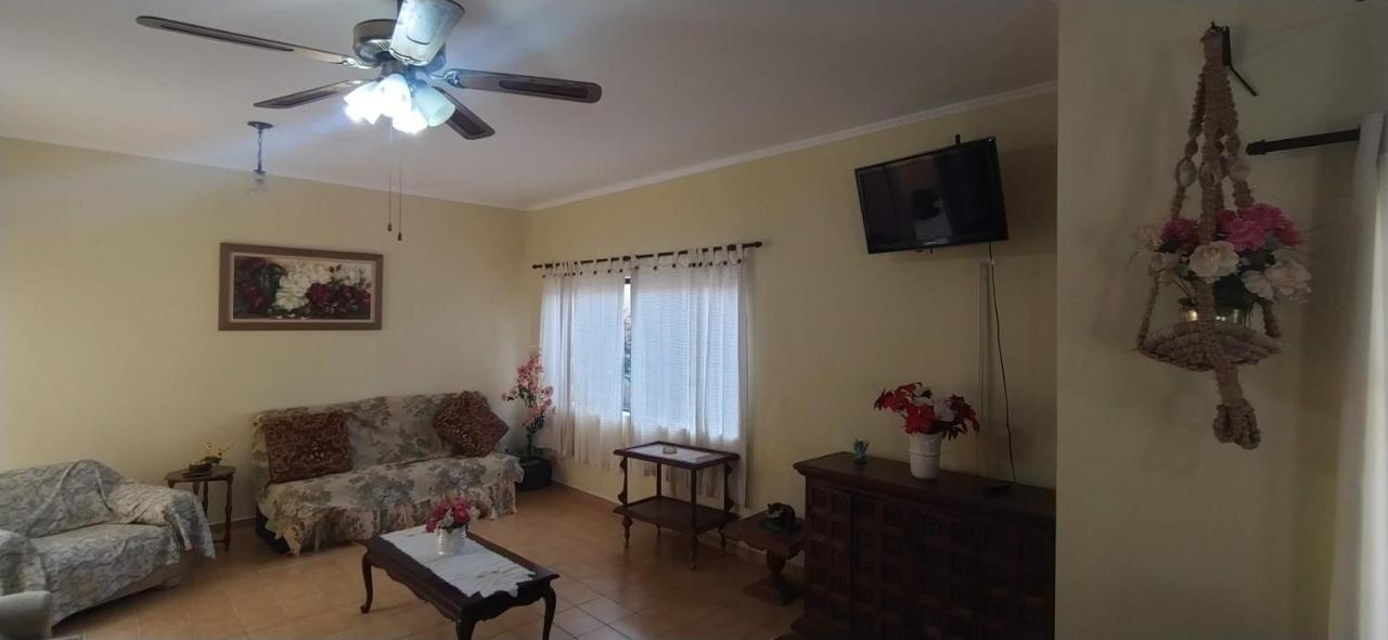 Casa 200m Da 3 Dorm. P/ 12 Pessoas * Peruibe
